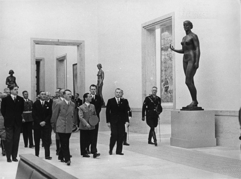 Hitler Archive | Adolf Hitler visits the newly open great German art exhibition in Munich